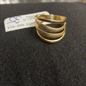 Beautiful 18k gold plated ring.